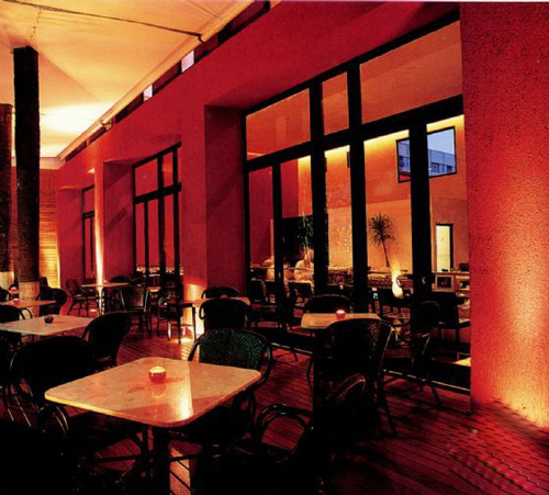 小酒吧改造后的甜蜜 國外葡萄酒酒吧設(shè)計效果圖