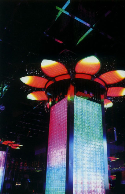 音樂酒吧設(shè)計(jì)盡顯柔美  成都最火熱的酒吧設(shè)計(jì)案例欣賞