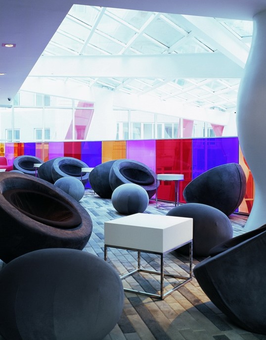 色彩夸張的商務(wù)會所設(shè)計效果圖