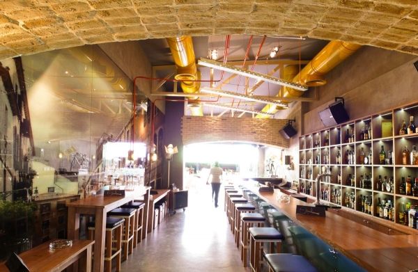 旅游主題酒吧設(shè)計(jì)欣賞 大提琴休閑酒吧