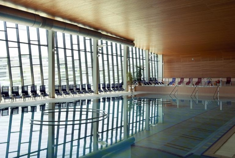 洗浴中心室內(nèi)泳池