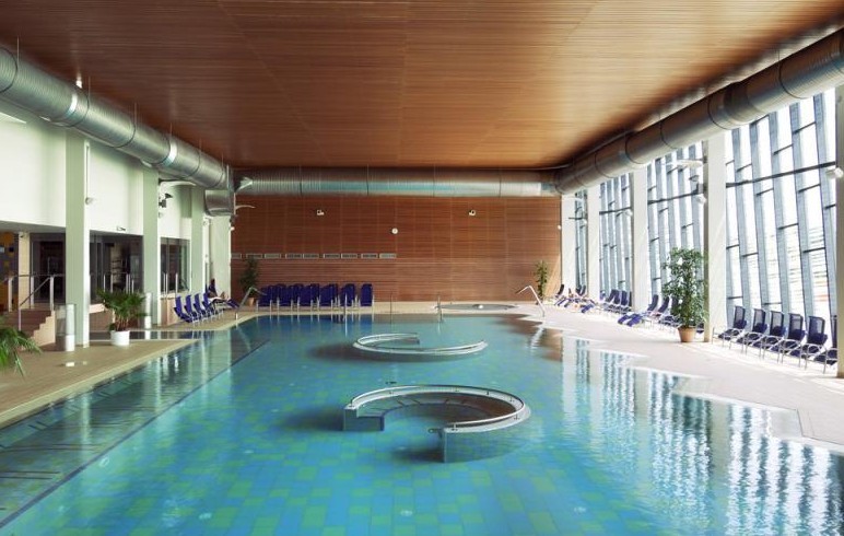 洗浴中心室內(nèi)泳池