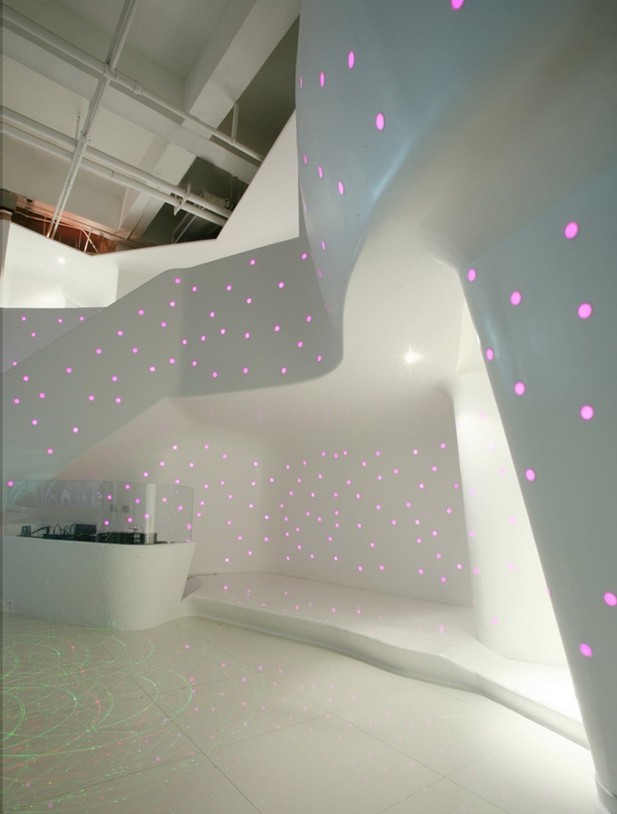 傳統(tǒng)酒吧的設(shè)計(jì)式樣在LlPS被徹底顛覆