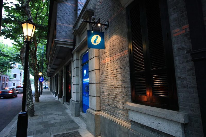 上海新天地街區(qū)式酒吧設(shè)計