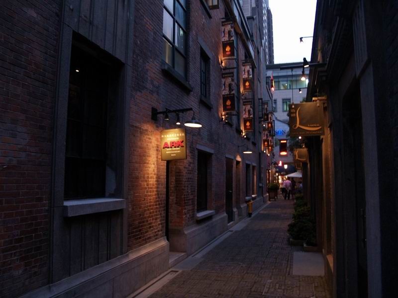 上海新天地街區(qū)式酒吧設(shè)計