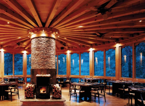 不丹帕羅烏瑪度假酒店設(shè)計 將當(dāng)?shù)氐淖匀毁Y源帶入室內(nèi)