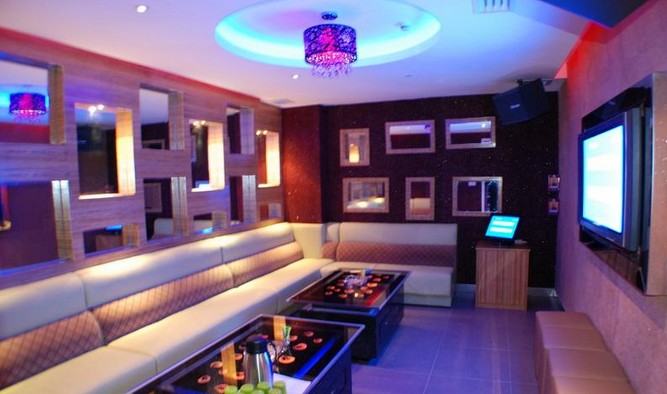 廣東江門KTV設計 時尚與優(yōu)雅的完美結合
